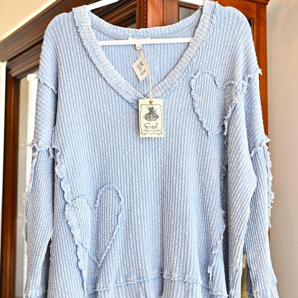 Easel Los Angeles Tops - Super cute, blue , long sleeve top